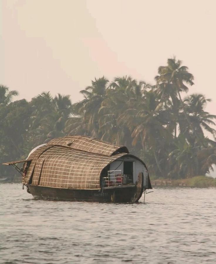 Rajatheeram Beach Homestay & Backwater Cruise Alleppey Alappuzha المظهر الخارجي الصورة