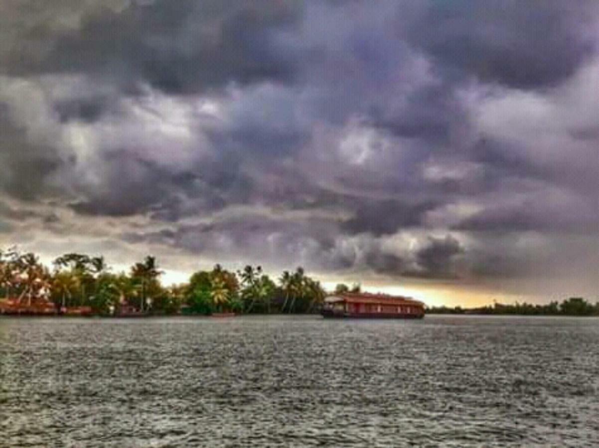 Rajatheeram Beach Homestay & Backwater Cruise Alleppey Alappuzha المظهر الخارجي الصورة
